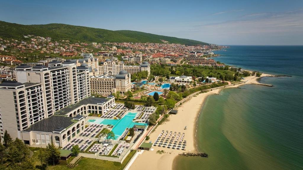 What to do in Sunny Beach – top attractions and nearby resorts